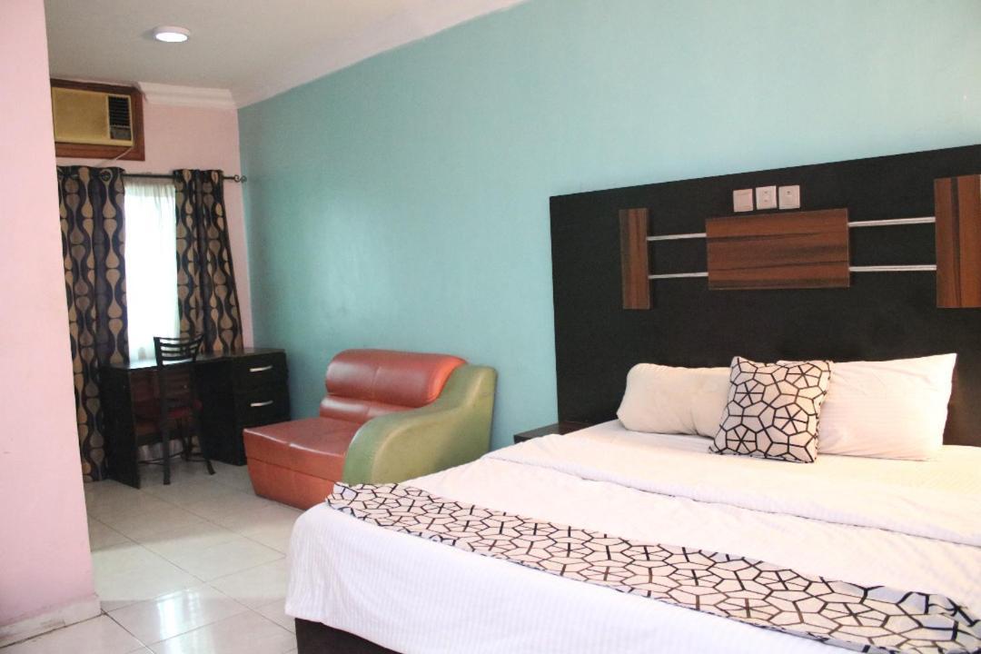 Senators Suites And Towers Hotel Omole Habitación foto