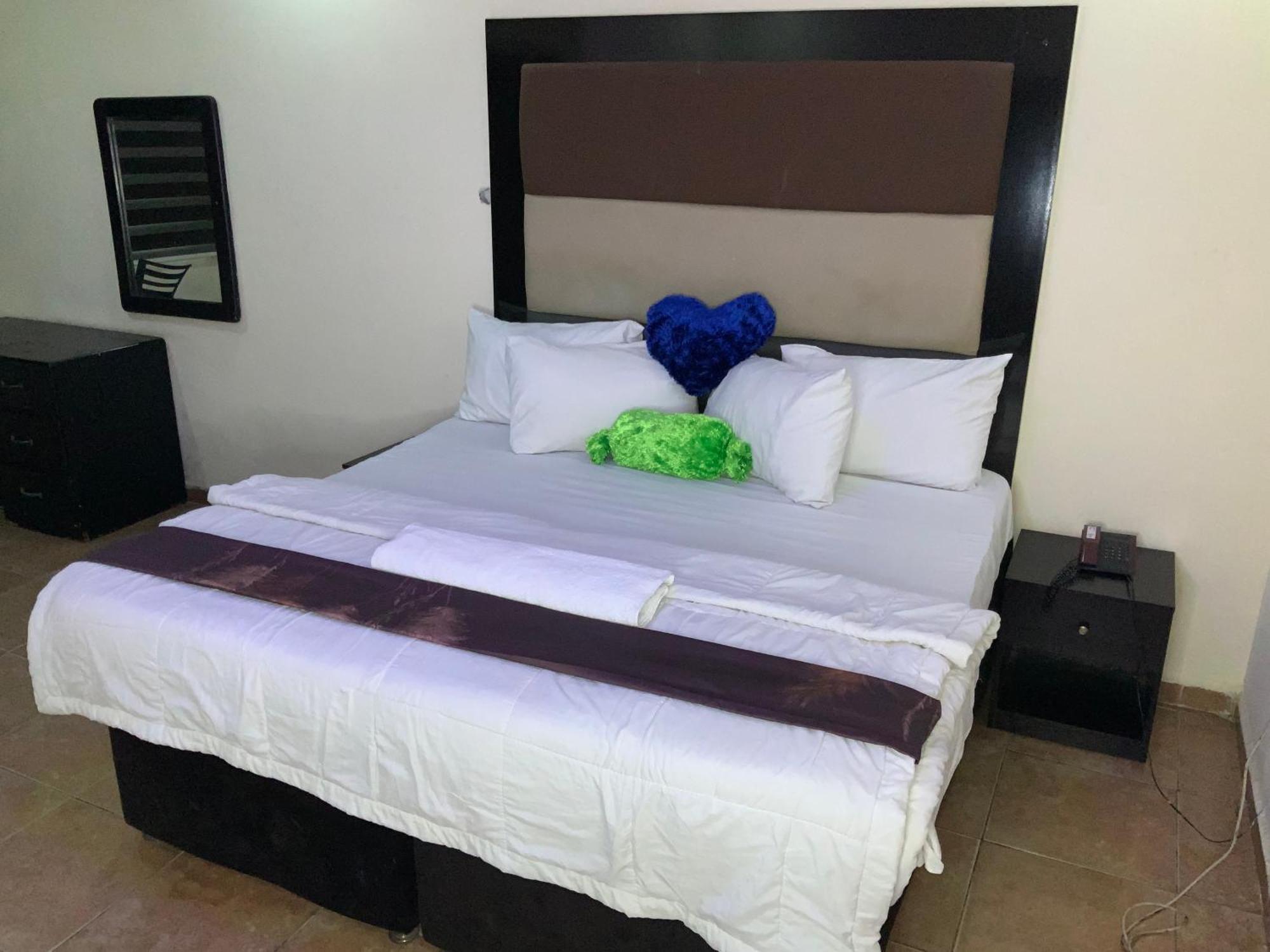 Senators Suites And Towers Hotel Omole Exterior foto