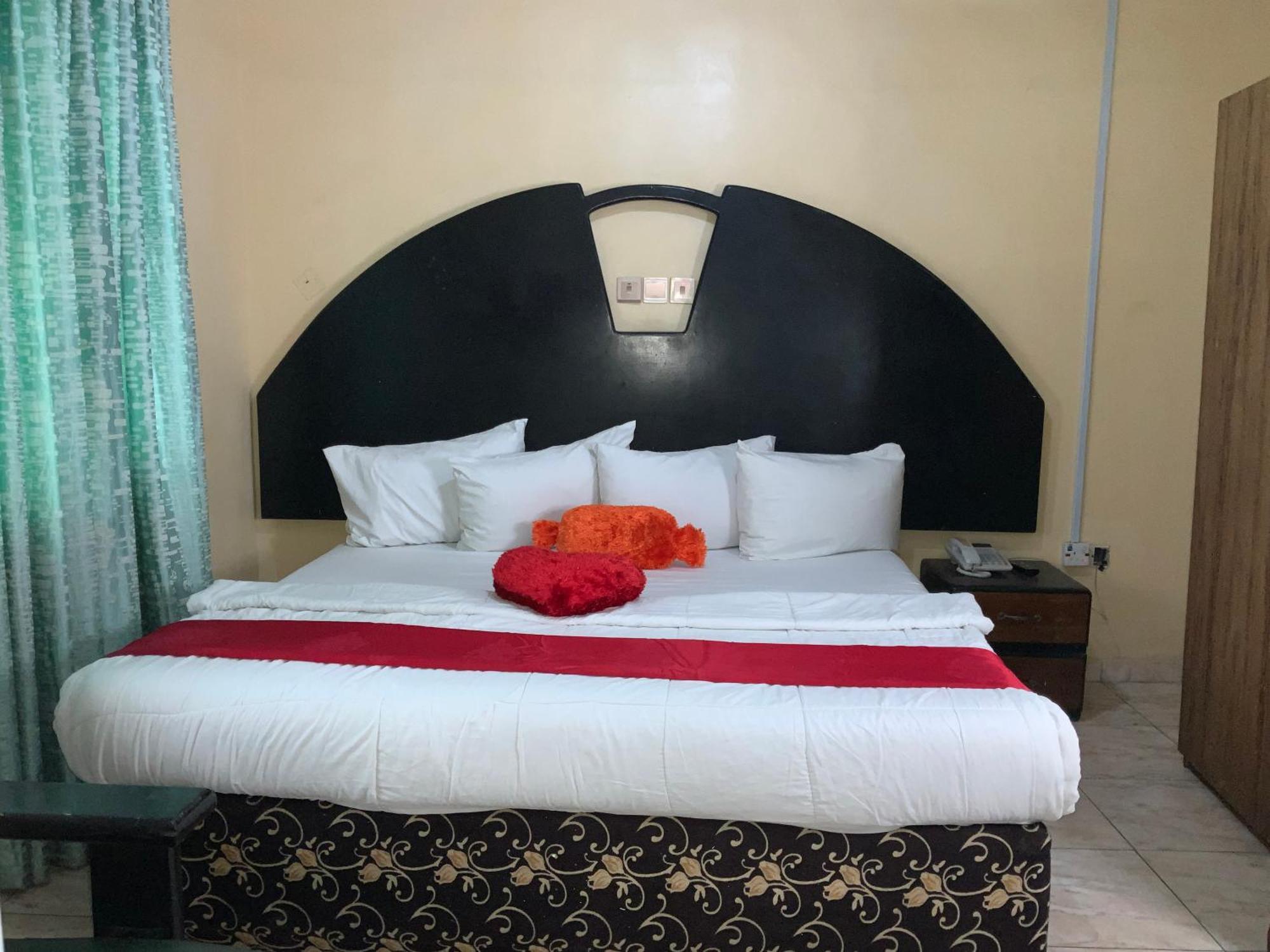 Senators Suites And Towers Hotel Omole Exterior foto