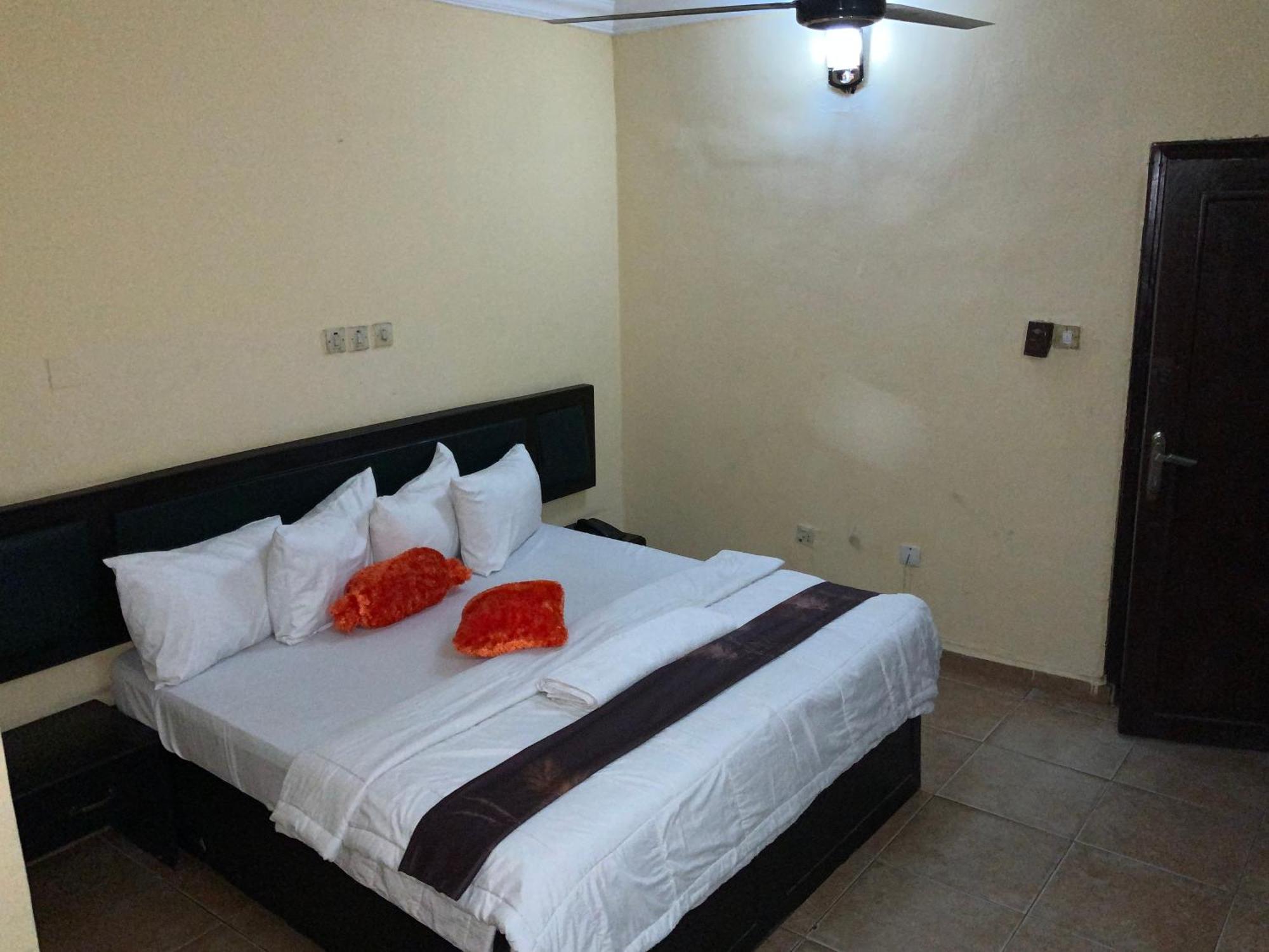 Senators Suites And Towers Hotel Omole Exterior foto
