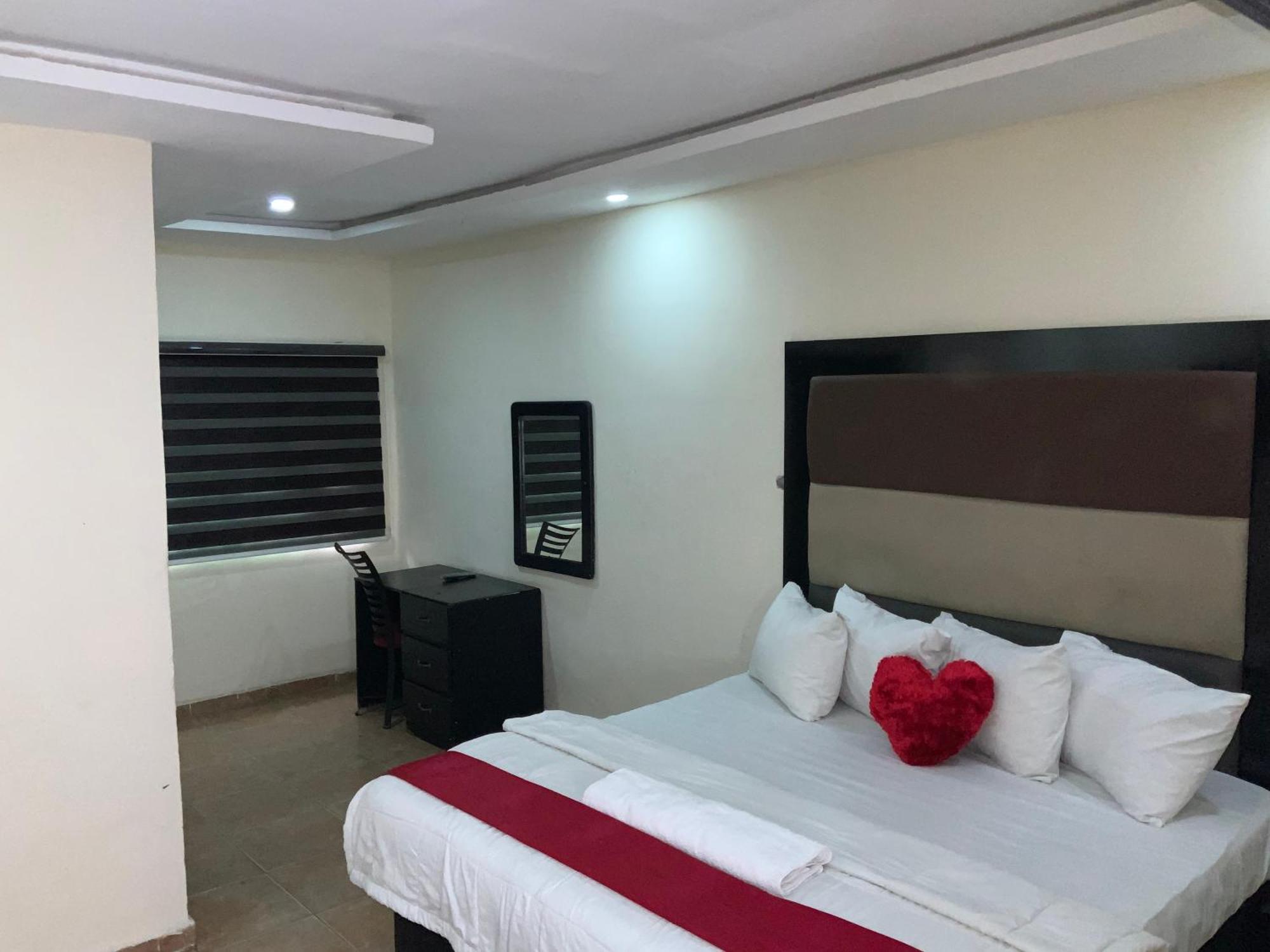 Senators Suites And Towers Hotel Omole Exterior foto