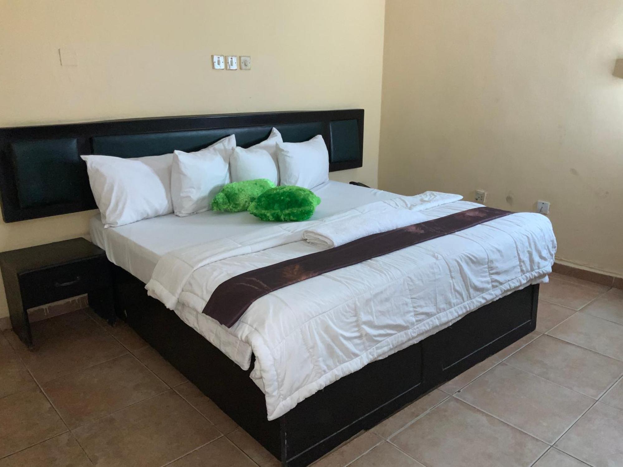Senators Suites And Towers Hotel Omole Exterior foto